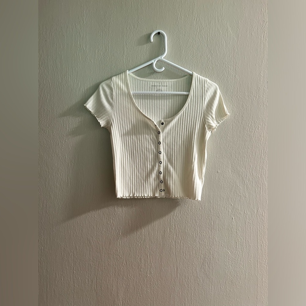 american eagle snap front baby tee